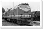 119 008 steht defekt im  Bw Salzwedel neben 52 8018 Sep 86