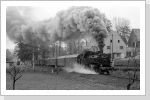 Die Ausfahrt Walthersdorf Hp war immer sehr spektakulär, wie ein Fotozug setzt sich die 86 1501 hier in Szene Mai 88 Die Ausfahrt Walthersdorf Hp war immer sehr spektakulär, wie ein Fotozug setzt sich die 86 1501 hier in Szene Mai 88