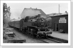 86 1501 in Crottendorf unt. Bf. Das Holzgebäude steht heute beim VSE im Museums Bw Schwarzenberg Aug 89