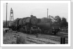 Gut vom Bahnsteig einsehbar war der Abstellplatz im Bw Brandenburg Hbf. 52 8181 und 8178 stehen auf Reserve Juli 84