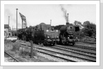 Im Juli 84 waren noch zahlreiche 52er unter Dampf. Hier ist der Reservebestand gut bestückt. 52 8127 und 8176 sowie 52 8137 Im Juli 84 waren noch zahlreiche 52er unter Dampf. Hier ist der Reservebestand gut bestückt. 52 8127 und 8176 sowie 52 8137