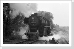 52 8156 setzt zum Zug in den Güterbahnhof aus. Juli 85