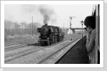 Wärend der Anreise aus Berlin konnte ich 52 8180 im Gbf Brandenburg aufnehmen, vorn mein Mitstreiter Thomas. Juli 85 Wärend der Anreise aus Berlin konnte ich 52 8180 im Gbf Brandenburg aufnehmen, vorn mein Mitstreiter Thomas. Juli 85