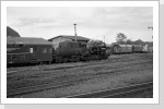 Bei der Rückfahrt von Wiittenberge nach Finkenkrug hatte ich aus dem Zug die 52 8127 vorm P 19239 gesehen und Fenster auf und Bild gemacht. Juli 84