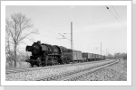 52 8135 wartet vom westlichen Berliner Außenring in Werder/Havel auf Einfahrt in den Bahnhof März 87