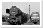 Im Juli 87 war 52 8181 bereits z gestellt im Bw Brandenburg Altstadt neben 118 336 Im Juli 87 war 52 8181 bereits z gestellt im Bw Brandenburg Altstadt neben 118 336