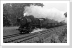 52 8135 ist im Regen nach Magdeburg unterwegs Juli 87 52 8135 ist im Regen nach Magdeburg unterwegs Juli 87