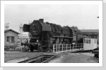 52 8135 auf der Drehscheibe im Bw Brandenburg Hbf Juli 87