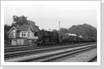 Meist stand der Dg 52134 hier in Potsdam Wildpark auf Abruf, da die Transitverkehre  aus Westberlin immer Vorfahrt hatten. Juli 87