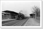 52 8119 passiert Leipzig Paunsdorf mit dem Leerpark Messesonderzug März 86 52 8119 passiert Leipzig Paunsdorf mit dem Leerpark Messesonderzug März 86