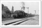 Nach Kreuzung dann die Ausfahrt der 52 5660 mit ihrem Schotterzug nach Großsteinberg Beucha Juli 86 Nach Kreuzung dann die Ausfahrt der 52 5660 mit ihrem Schotterzug nach Großsteinberg Beucha Juli 86