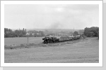 Mit dem Nahgüter ab Großbothen ist 52 5660 in der bekannten Fotokurve unterwegs Aug 86 Mit dem Nahgüter ab Großbothen ist 52 5660 in der bekannten Fotokurve unterwegs Aug 86