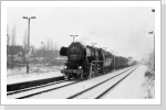 Mit der Übergabe zum Dresdener Güterbahnhof passiert der Zug mit 52 8119 Leipzig Paunsdorf Jan 88 Mit der Übergabe zum Dresdener Güterbahnhof passiert der Zug mit 52 8119 Leipzig Paunsdorf Jan 88
