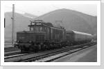 254 066 wartet in Leipzig Hbf auf den verspäteten Krakauer D-Zug, den sie zum abstellen in die Außenbezirke bringen soll Nov 88 254 066 wartet in Leipzig Hbf auf den verspäteten Krakauer D-Zug, den sie zum abstellen in die Außenbezirke bringen soll Nov 88