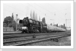 Am 5 Juni 88 gab es dann noch einen Abschiedszug als Planumlauf einer Ferkeltaxe. Der Wagenpark war leider etwas unglücklich gewählt Am 5 Juni 88 gab es dann noch einen Abschiedszug als Planumlauf einer Ferkeltaxe. Der Wagenpark war leider etwas unglücklich gewählt