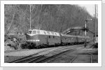 118 622 rollt mit P-Zug nach Zwickau in Hartenstein ein März 87