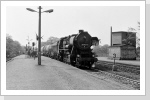 Am Nachmittag kommt 52 8105 aus Eilenburg zurück und durchfährt hier den oberen Personenbahnhof Falkenberg Mai 85 Am Nachmittag kommt 52 8105 aus Eilenburg zurück und durchfährt hier den oberen Personenbahnhof Falkenberg Mai 85