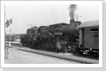 52 8025 bespannte außerplanmäßig einen Personenzug nach Jüterbog, völlig überrascht konnte ich nur diesen Nachschuss am unteren Bahnsteig machen Mai 85 52 8025 bespannte außerplanmäßig einen Personenzug nach Jüterbog, völlig überrascht konnte ich nur diesen Nachschuss am unteren Bahnsteig machen Mai 85