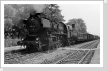 Da der Zug angehalten hat, konnte ich ihn zu Fuß auf dem Bahnsteig verfolgen Da der Zug angehalten hat, konnte ich ihn zu Fuß auf dem Bahnsteig verfolgen
