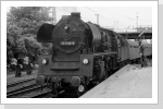 In Dessau macht der E 944 Kopf, bevor er mit E 44 nach Magdeburg wieder Dessau verlässt. Bis Rosslau fährt 35 1113 als Schlusslok mit Juli 85 In Dessau macht der E 944 Kopf, bevor er mit E 44 nach Magdeburg wieder Dessau verlässt. Bis Rosslau fährt 35 1113 als Schlusslok mit Juli 85