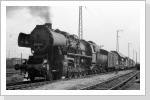 Auch 1 Jahr später, im März 89 war 52 8120 noch mit Betonmischzug im Einsatz, jetzt im unteren Teil des Bahnhof Auch 1 Jahr später, im März 89 war 52 8120 noch mit Betonmischzug im Einsatz, jetzt im unteren Teil des Bahnhof