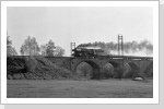 Da der Zug über Narsdorf fährt, überquert er bei Obergräfenhain diesen Viadukt Okt 87