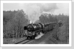 Der Leersandzug ist mit 700 to Kohle zusätzlich ausgelastet worden, hier bei Remse April 90