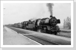 Großes Finale in Dittfurt, 50 3556 und 50 3520 mit Ng 61792 wartet auf die Kreuzung mit P 19413 Mai 86 Großes Finale in Dittfurt, 50 3556 und 50 3520 mit Ng 61792 wartet auf die Kreuzung mit P 19413 Mai 86