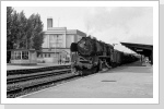 50 3653 durchfährt im Oktober 83 mit dem Kohleganzzug nach Blankenburg den Personenbahnhof Halberstadt 50 3653 durchfährt im Oktober 83 mit dem Kohleganzzug nach Blankenburg den Personenbahnhof Halberstadt