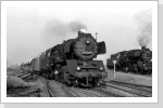 Im Dezember 87 war 50 3520 vor dem Nahgüter Dedeleben-Oschersleben im Einsatz. Einfahrt Nienhagen 50 3700 der Est Oschersleben wird den Zug dann übernehmen. Im Dezember 87 war 50 3520 vor dem Nahgüter Dedeleben-Oschersleben im Einsatz. Einfahrt Nienhagen 50 3700 der Est Oschersleben wird den Zug dann übernehmen.
