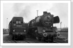 Blick ins Bw Halberstadt 50 3606 und 50 3662 stehen an der Drehscheibe 2 Dez 87 Blick ins Bw Halberstadt 50 3606 und 50 3662 stehen an der Drehscheibe 2 Dez 87