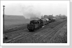 Tender voran geht es dann von Nienhagen nach Oschersleben 50 3705 mit Blick vom Stellwerk Dez 87 Tender voran geht es dann von Nienhagen nach Oschersleben 50 3705 mit Blick vom Stellwerk Dez 87