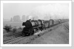 Als dritte Planlok fuhr 50 3556 ohne Frontschild mit, hier bei Klein Germersleben N 61744 Juli 87