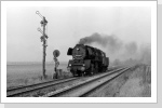 Lz ist 50 3700 auf dem Weg nach Nienhagen, um den Nahgüterzug von der Halberstädter 50 aus Dedeleben zu übernehmen. Dez 87