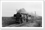 Auch 50 3705 hatte sich im Dezember 87 noch als Planlok in Oschersleben gehalten, hier bei Einfahrt Blumenberg mit der Übergabe von Langenweddingen.