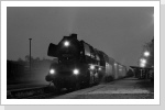 Blaue Stunde am Bahnsteig Oschersleben auf der Jerxheimer Seite, 18:18 Uhr war die planmäßige Abfahrt Feb88