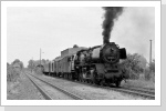 Ankunft in Gunsleben. Die hinteren Güterwagen wurden hier weggesetzt, der vordere Wagen kam ab Neuwegersleben mit und läuft mit zurück nach Oschersleben Mai 88