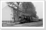 Im April 1988 rollt auch wieder ein beträchtlicher GmP in den Bahnhof Neuwegersleben