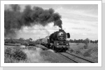 Hier schleppt 50 3662 ein liegengebliebenes U-Boot samt Güterzug nach Blumenberg. Der Zug war hinter der Ausfahrt Langenweddingen liegengeblieben und die 50 3662 konnte nicht mit N 61747 ausfahren. So gab es unkompliziert Schlepphilfe bis Blumenberg Juli 88