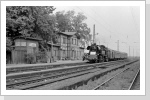 An der Hauptbahn Magdeburg-Halle liegt der Bahnhof Gnadau, hier rollt 65 1049 in den Bahnhof An der Hauptbahn Magdeburg-Halle liegt der Bahnhof Gnadau, hier rollt 65 1049 in den Bahnhof