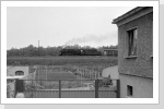 Die 50 3663 bespannte den Dg 53856, welcher mich hier schon an der Ausfahrt überraschte und ich konnte nur noch dieses Notmotiv aufsuchen Mai 85 Die 50 3663 bespannte den Dg 53856, welcher mich hier schon an der Ausfahrt überraschte und ich konnte nur noch dieses Notmotiv aufsuchen Mai 85
