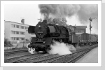 Eine Sensation war dann die 50 3645 dann mit Achsfolge 1D1 fuhr dann tatsächlich den Dg 53856 ab Neustadt/Dosse. Leider sieht man durch die Zylinderhähne nicht das fehlende Kuppelstangenteil an der Lok Juli 85 Eine Sensation war dann die 50 3645 dann mit Achsfolge 1D1 fuhr dann tatsächlich den Dg 53856 ab Neustadt/Dosse. Leider sieht man durch die Zylinderhähne nicht das fehlende Kuppelstangenteil an der Lok Juli 85