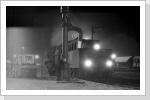 Im Oktober 86 war der Abendeinsatz der 2 Wittstocker Lok schon bei Dunkelheit 50 3554 nimmt am Bahnsteig Wasser