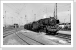Mit einer Sonderleistung, donnert 50 3696 durch den Bahnhof Wittenberge März 87 Mit einer Sonderleistung, donnert 50 3696 durch den Bahnhof Wittenberge März 87