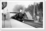 Im mai 84 passiert 52 8129 mit N 65184 den Bahnhof Brieselang. Kurze Zeit später ging diese Leistung an die BR 118 über