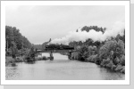 Im Juli 87 beschleunigt 52 8021 den N 65180 auf der Kanalbrücke in Brieselang